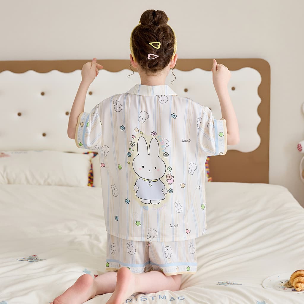 2026 novo estilo pijamas estilo fino meninas gelo seda de manga curta crianças Shorts Homewear verão terno estudantes do