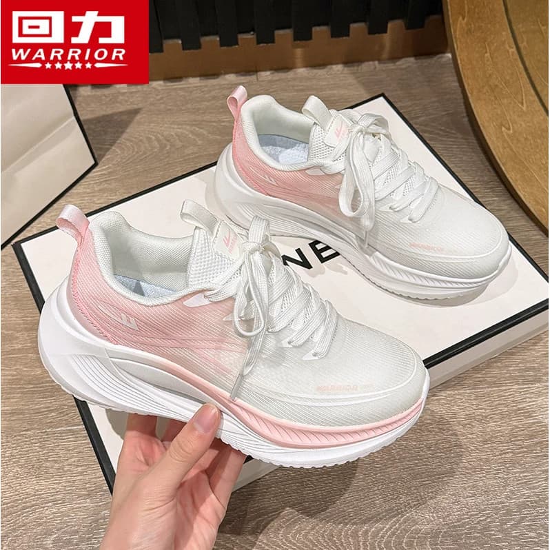 Puxar para trás sapatos femininos 2026 novo estilo primavera sapatos esportivos de sola grossa leve estudantes do ensino