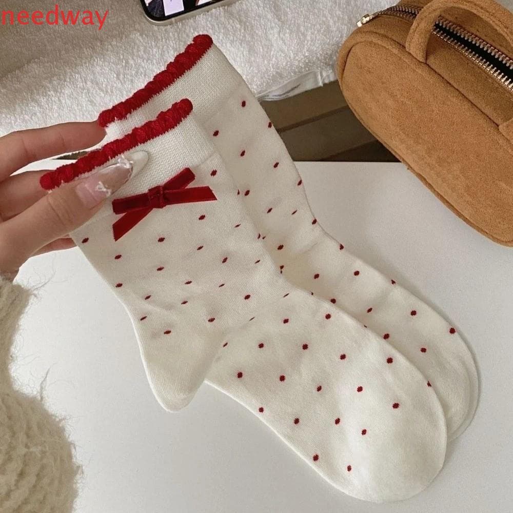 NEEDWAYB Meias Sweet Girl , De Laço De Algodão De Cor Vermelha Tubo Médio Macias Respiráveis De Camada Dupla Para Férias