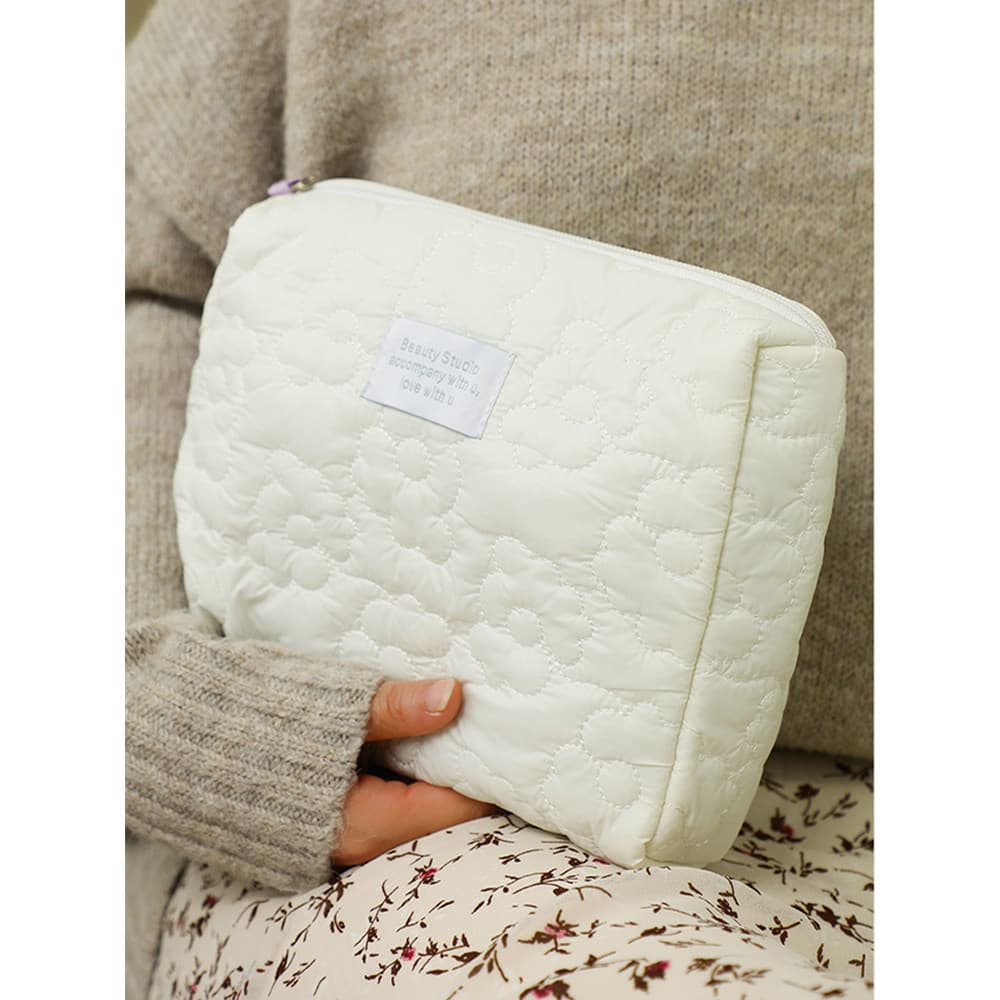 Creme acolchoado nuvem saco cosmético menina coração grande capacidade portátil mão-Holding saco de armazenamento de cos