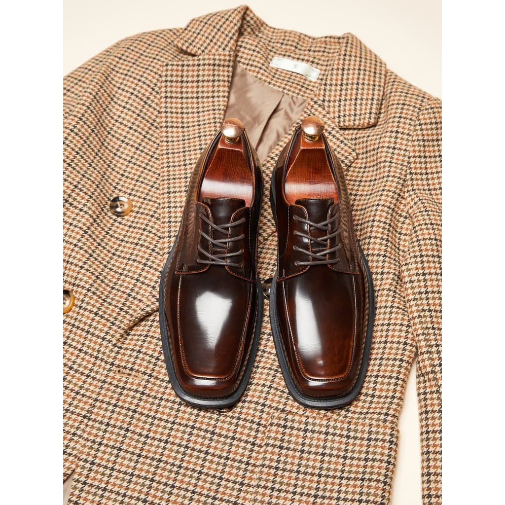 Estilo britânico 2026 novo estilo brilhante negócios Formal sapatos de couro masculino Retro dedo do pé quadrado laca De