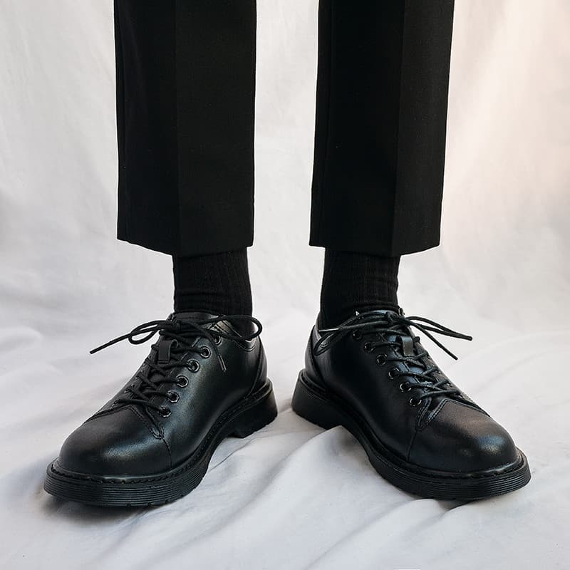 Preto pequeno sapatos de couro masculino versão coreana na moda All-Match britânico sapatos casuais outono novo estilo j