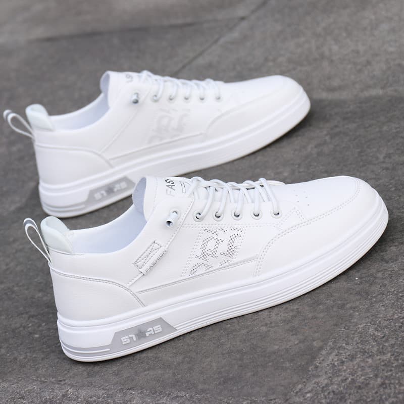 Sapatos masculinos verão respirável 2026 novo estilo na moda sapatos brancos masculinos de sola macia sapatos casuais es