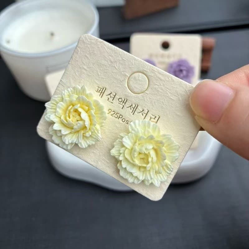 Brincos pequenos de flor amarela fresca estilo Mori temperamento doce brincos de coração para meninas