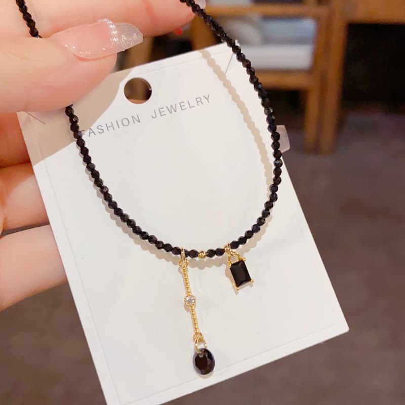 [Estoque pronto] High-End estilo legal preto cristal borla colar feminino Retro moda colar elegante clavícula corrente W
