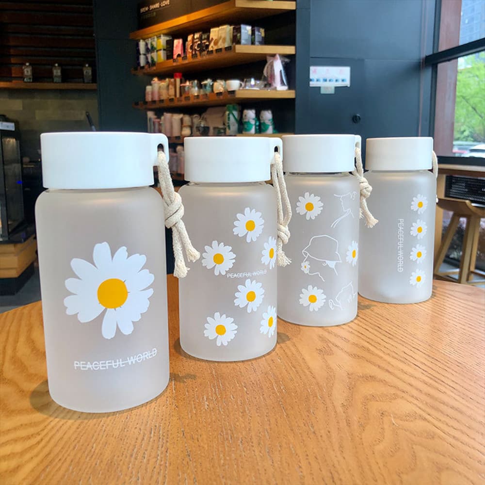 Garrafa de Água Plástica Transparente Little Daisy de 500ml, Livre de BPA, Garrafa Criativa Fosca com Alça de Corda V202