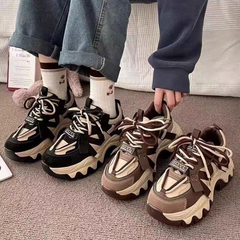 Venda quente All-Match sapatos femininos de sola grossa aumento interno curto feliz papai sapatos 2025 novo estilo sapat