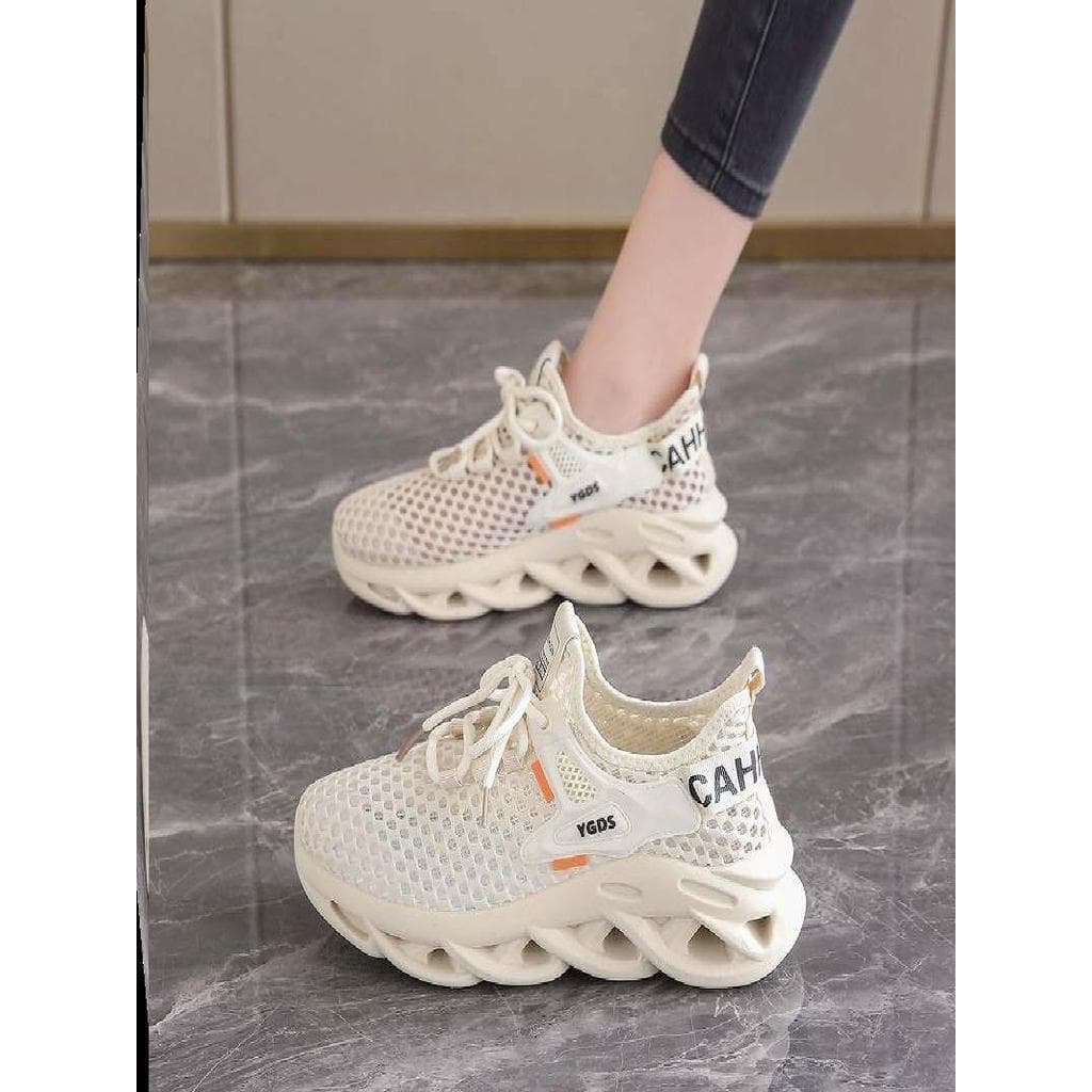 Sapatos de malha de tecido voador de venda quente de verão feminino malha oca descanso esportivo: sapatos casuais versão