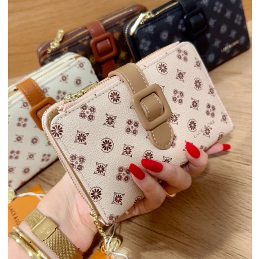 Carteira Lace Lore Monograma Couro Sintético Estampada Porta Moedas RG CNH Cartão Multiuso Fashion Mini Zíper Elegante