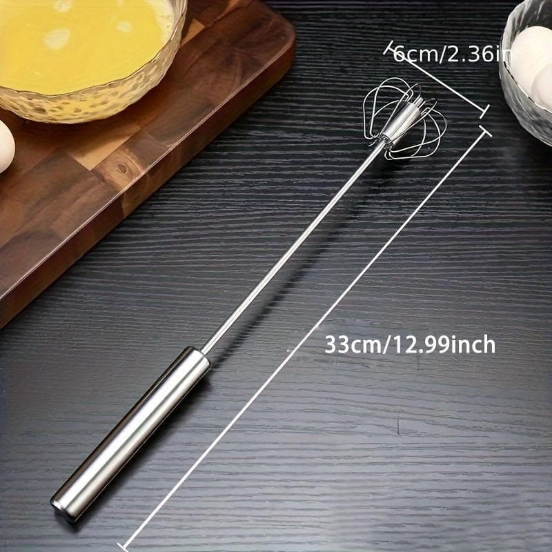 Batedor de ovos semiautomático em aço inoxidável, ideal para confeitaria doméstica.