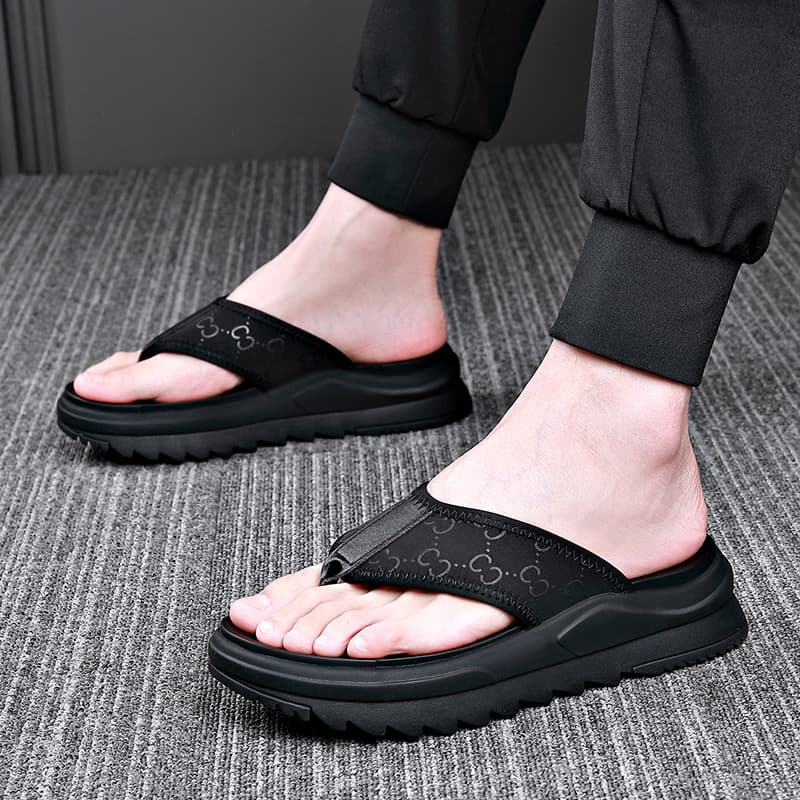 Flip-flops masculino exterior usar verão sapatos de praia ao ar livre sandálias antiderrapantes leve sola grossa aumenta