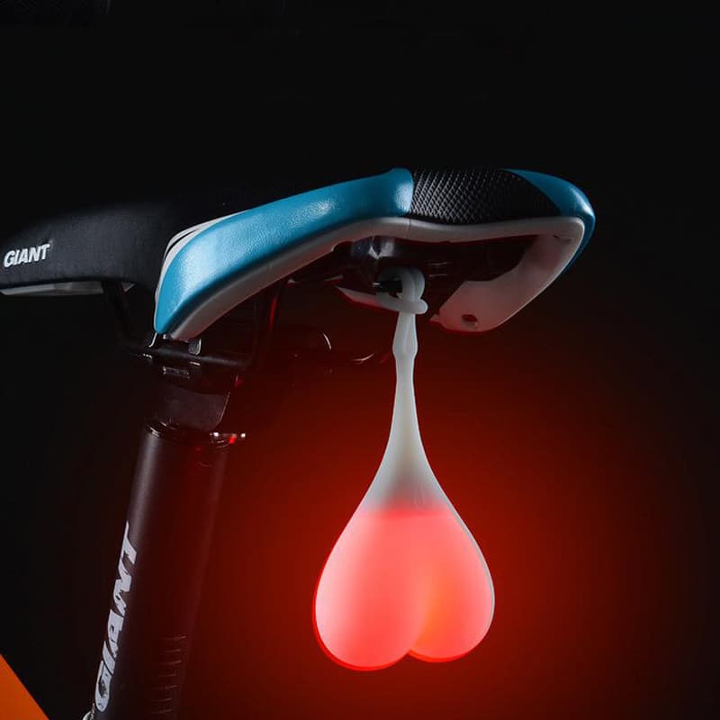Luz de advertência ao ar livre mochila luz pendurada batendo coração noite ciclismo bicicleta luz da cauda piscando luz