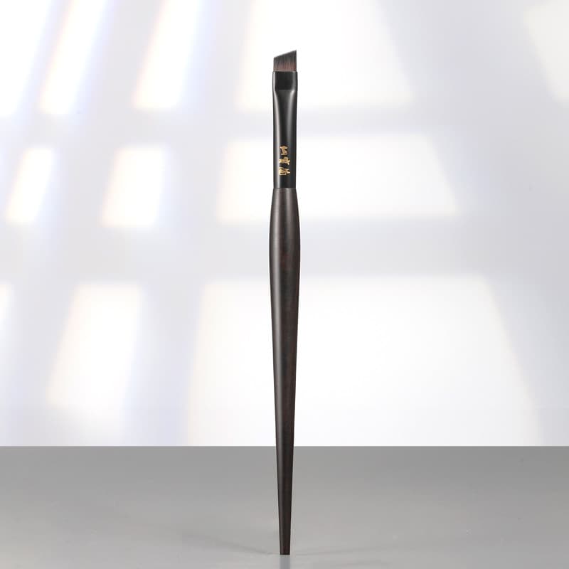 Silkworm G32 Lâmina ultrafina Pincel de sobrancelha angular Contorno em forma de sobrancelha Pincel de delineador Pincel