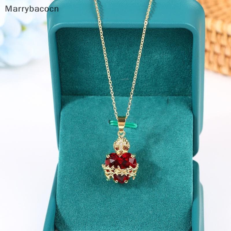 [MAR] Colar Sagrado Moderno De Jesus Red Zircon Coração Pingente Gargantilha Cruzada Para Mulheres Joias Presentes De Fe
