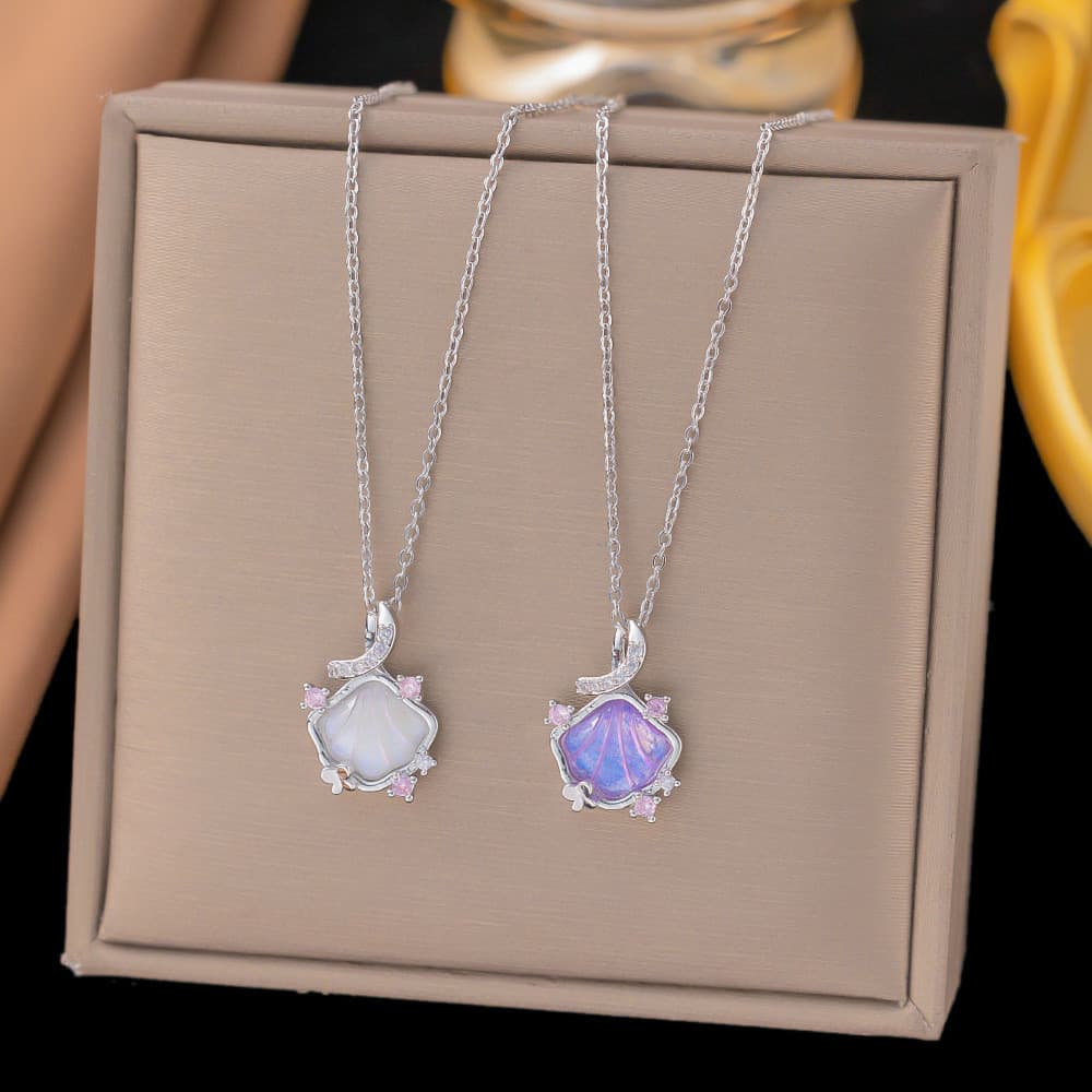 Colar de concha elegante e versátil para mulheres, design de luxo leve e exclusivo, corrente de clavícula popular entre
