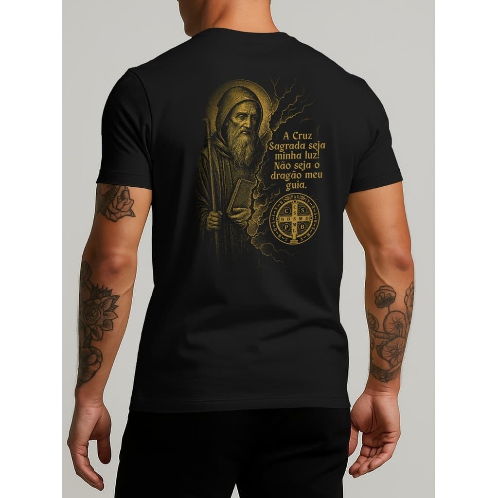 Camiseta Algodão São Bento Frase A Cruz Sagrada Seja Minha Luz Camiseta 100% Algodão