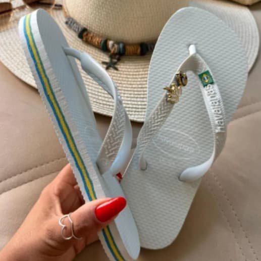 Chinelo Havaian@s Brasil Personalizado com Pingente Tucano e Coqueiro Estilo Verão Confortável