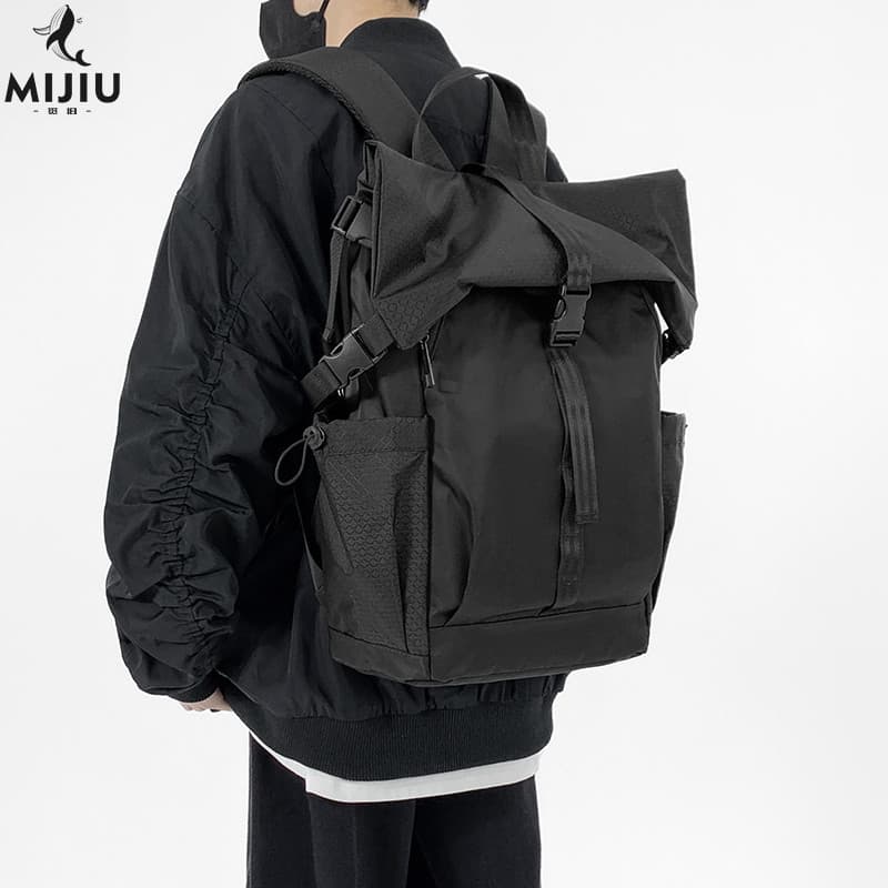 Procurando Old Street Wear Mochila de viagem esportiva masculina High-End Commuter Trendy Mochila masculina de grande ca