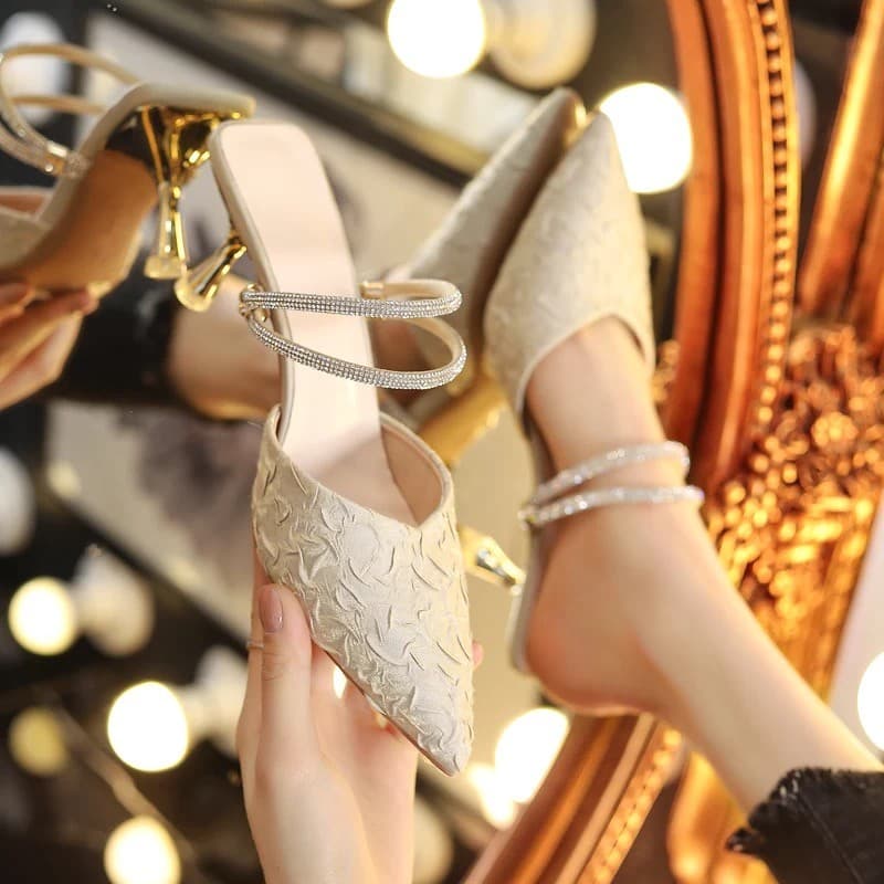 Salto alto francês 2021 primavera verão novo estilo strass apontou Toe preguiçoso chinelos exterior usar sandálias de du