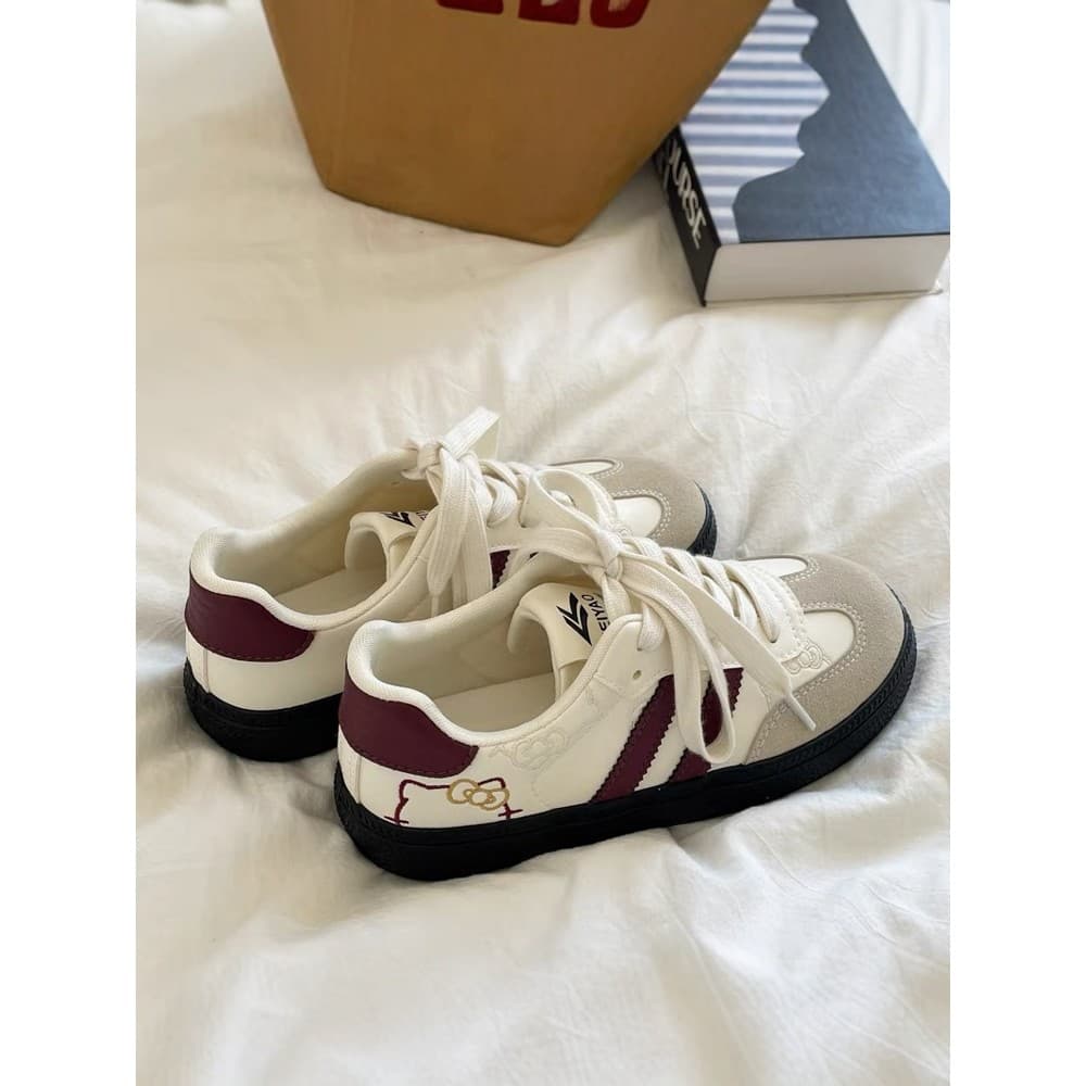 Bonito KT gato bordado sapatos de treinamento alemão feminino 2025 novo estilo coreano nicho chique All-Match tênis casu