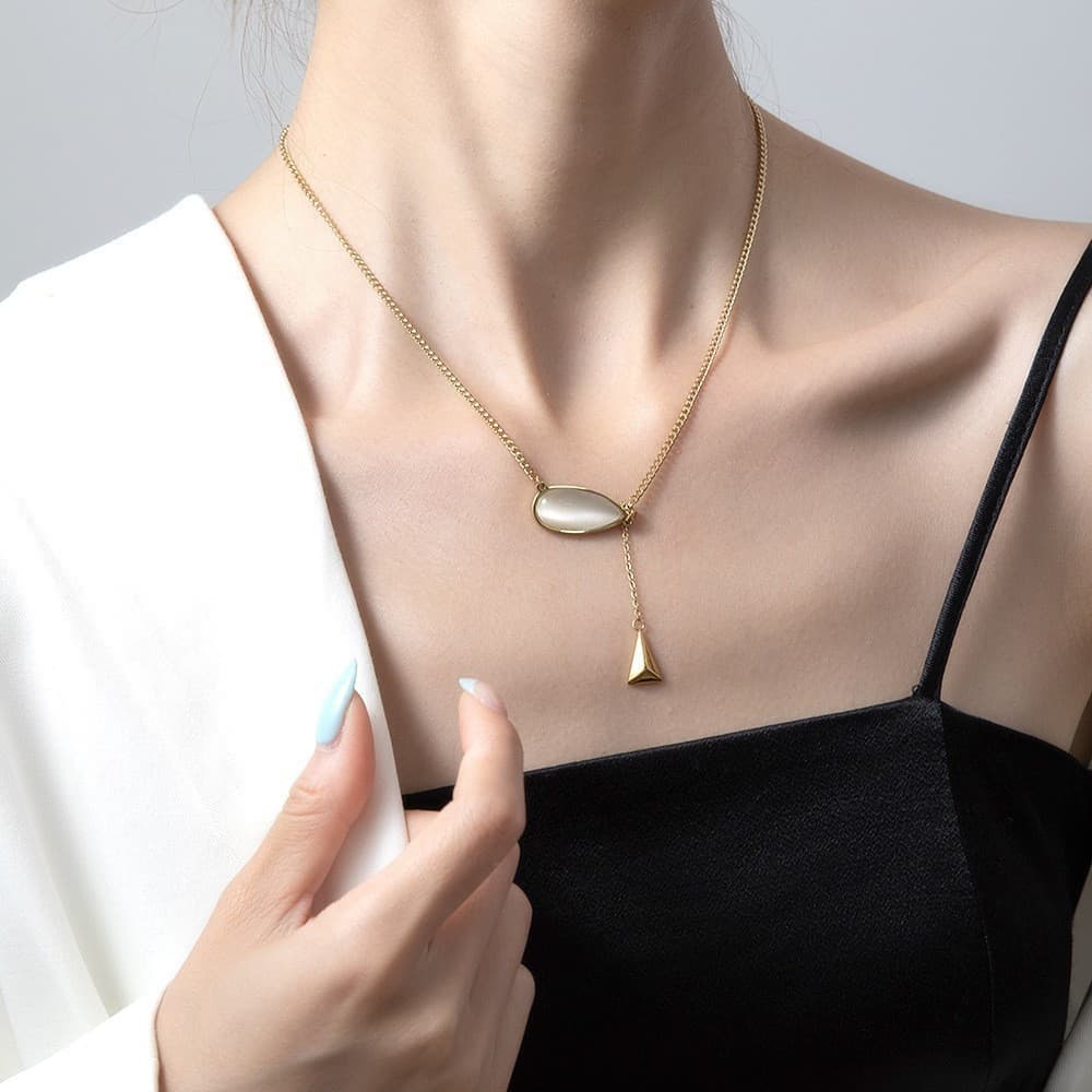 [Estoque pronto] Simples verão titânio aço colar feminino ins estilo legal All-Match luz luxo elegante feminino WJG
