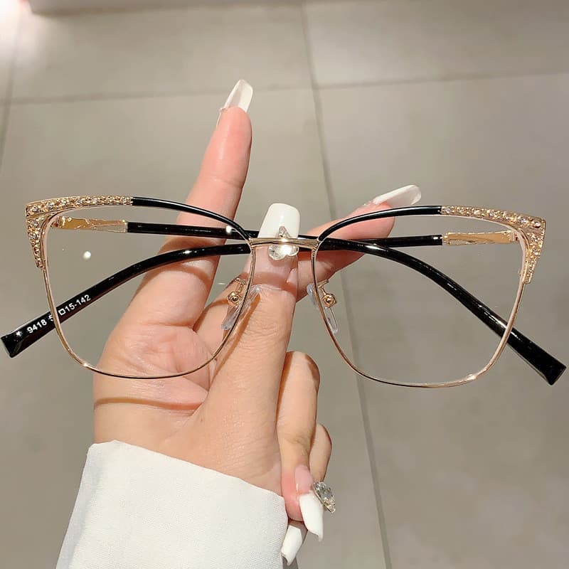 Óculos Casuais Femininos Perfect Vision 
   Óculos femininos com armação original 
   Óculos agradáveis que protegem con