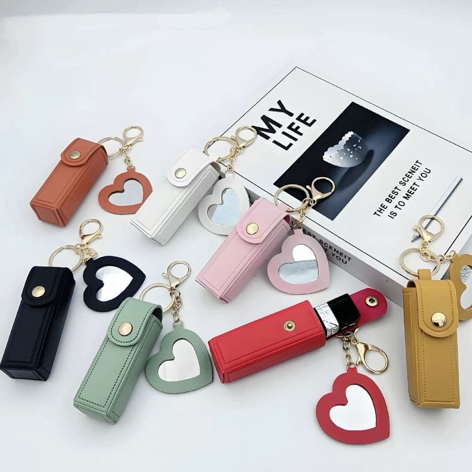 Mini Estojo Portátil para Batom com Chaveiro e Espelho em Forma de Coração Pingente para bolsa