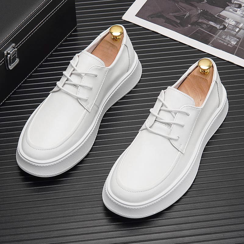 Terno branco sapatos de couro masculino 2026 novo estilo na moda sapatos de aumento interno tênis masculino negócios sap