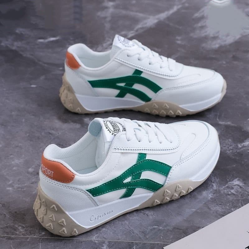 Sapatos casuais femininos, tênis da moda, novo modelo 2025, tênis esportivos femininos versáteis de sola grossa branca.