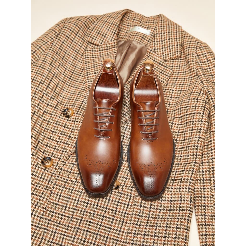 Britânico de uma peça dedo do pé quadrado esculpido Braddock Oxford sapatos masculinos negócios Formal sapatos de couro