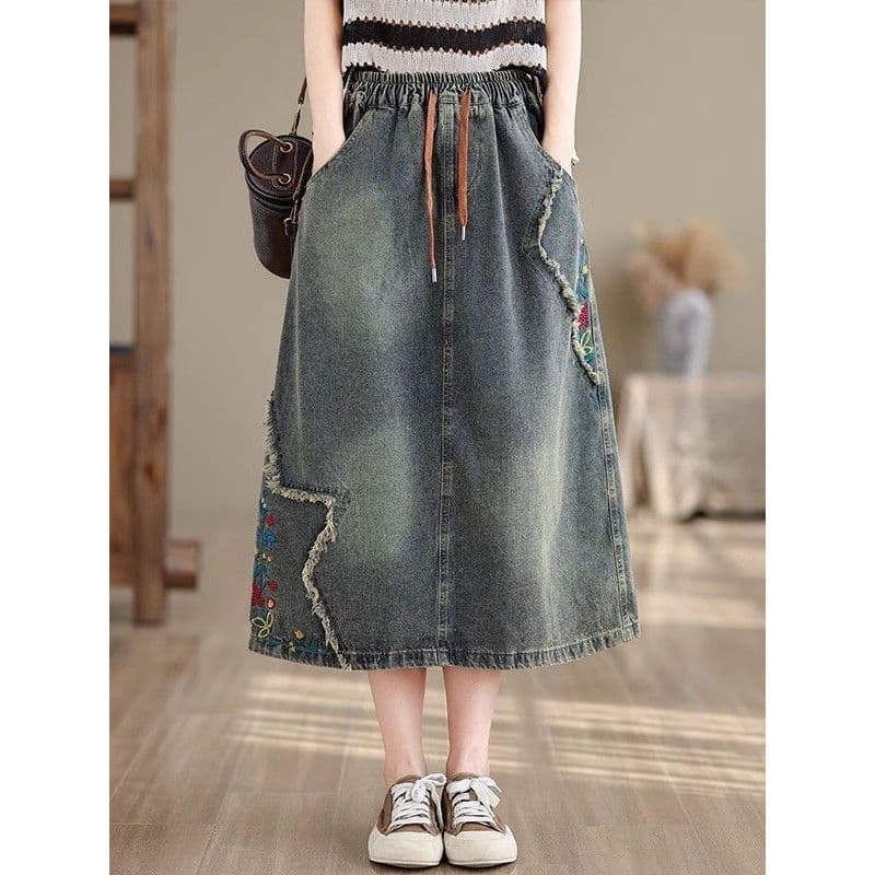 Saia jeans bordada feminina 2025 primavera verão solta tamanho grande cintura elástica amarrada All-Match Hip-cobrindo a