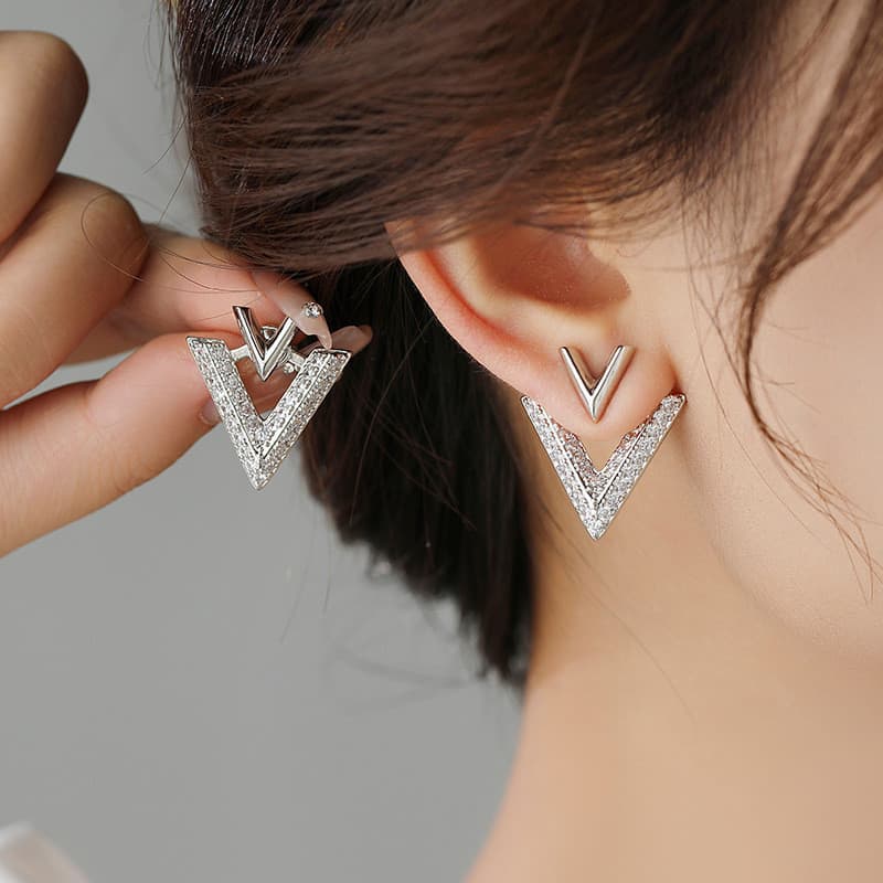 925 prata agulha V carta Micro-incrustado brincos novo estilo um estilo dois Wear moda High-End luz luxo brincos exclusi