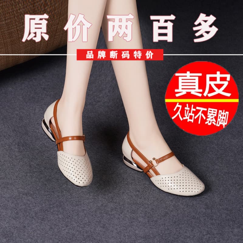Sandálias femininas de couro genuíno com biqueira coberta, novo estilo de verão com sola plana e salto baixo, sapatos de