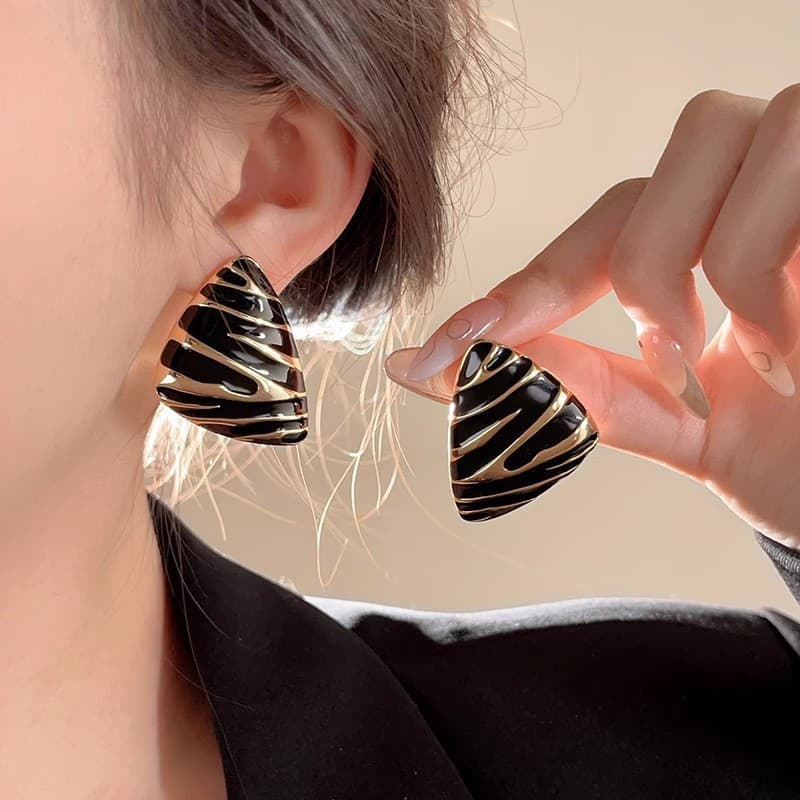 [Estoque pronto] Brincos geométricos exagerados com padrão de Zebra em ouro preto retrô temperamento exclusivo brincos e