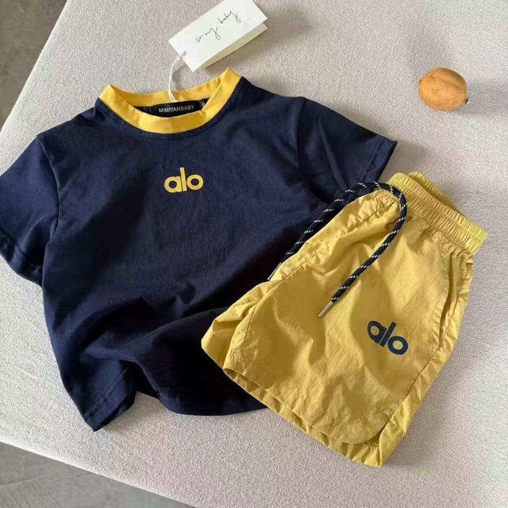 Conjunto de duas peças com blocos de cor e manga curta 2026 para bebês meninos e meninas, roupa esportiva de verão com s