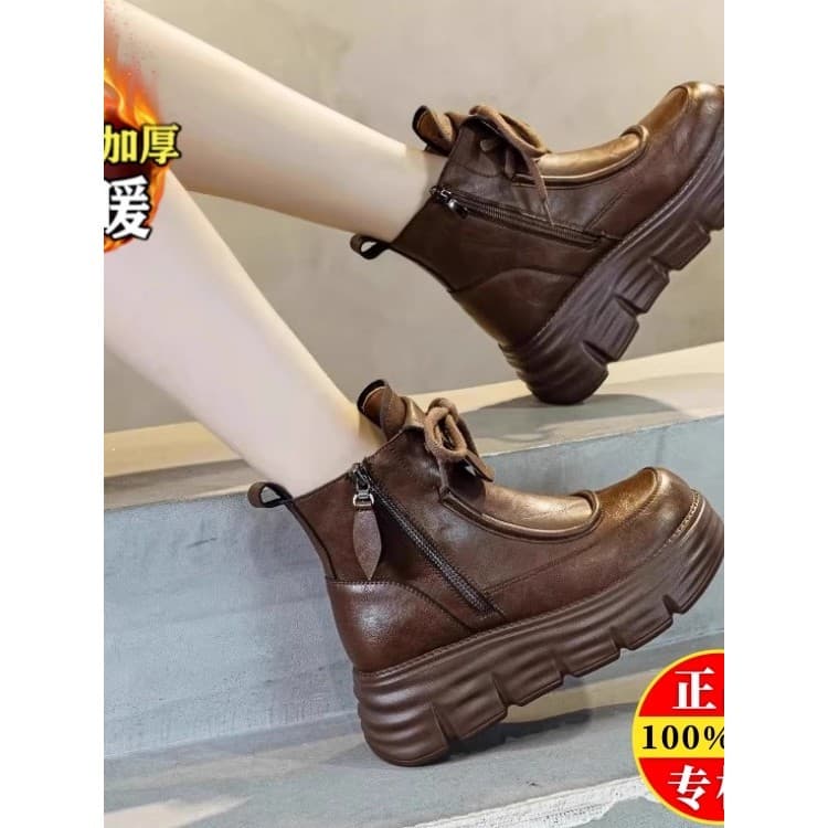 Botas curtas de couro genuíno femininas 2025 inverno novo estilo Muffin sola grossa Retro único botas dedo do pé redondo