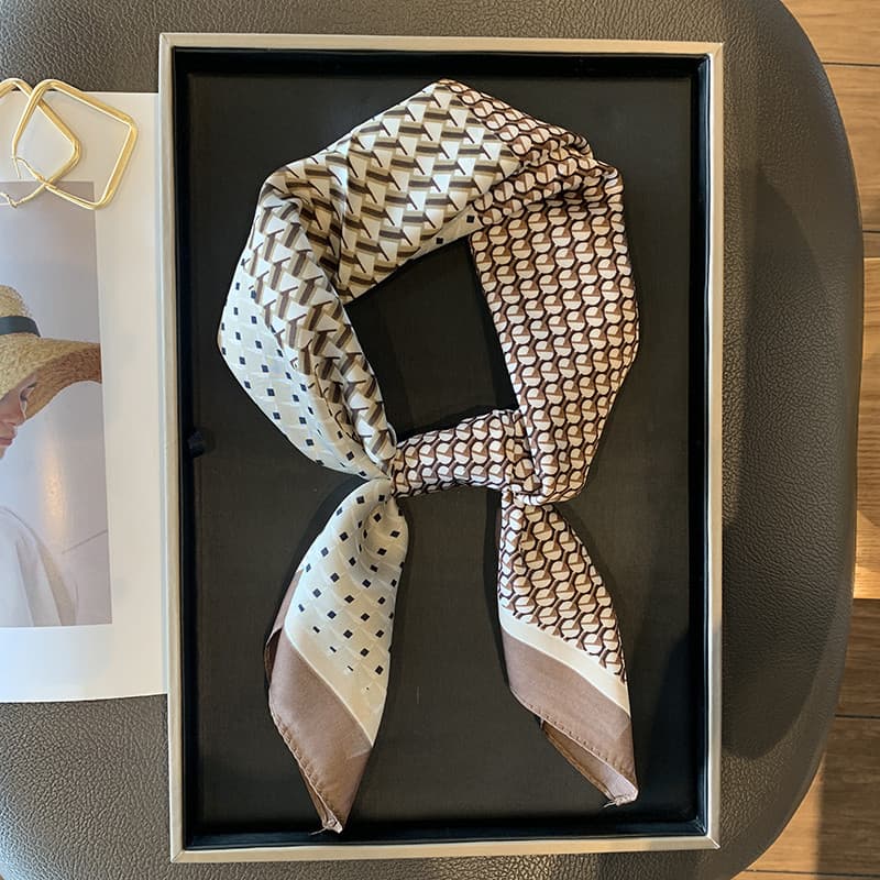 Lenço quadrado feminino primavera outono fino literário elegante pequeno lenço de seda verão versão coreana ins All-Matc