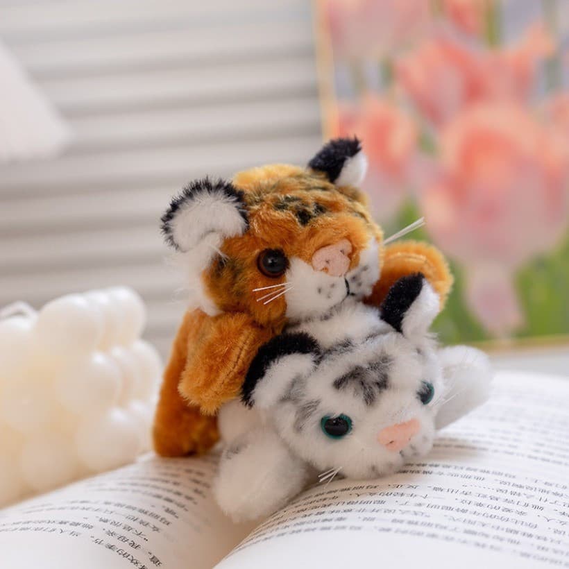 Simulação de toque Super macio pequeno tigre geladeira adesivo boneca bonito brinquedo de pelúcia zodíaco nordeste tigre
