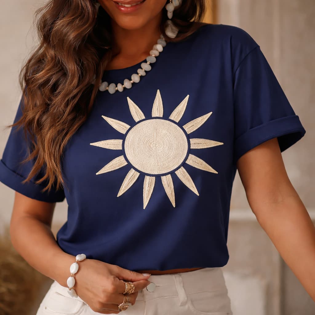 Camiseta Feminina Estampa Sol Minimalista Verão Aesthetic Boho Casual Algodão Confortável Blusa Estilosa Leve Look Praia