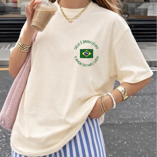 Camiseta Oversized Feminina Verão Deus é Brasileiro Praia Minimalista 100% Algodão Copa Do mundo Brasil