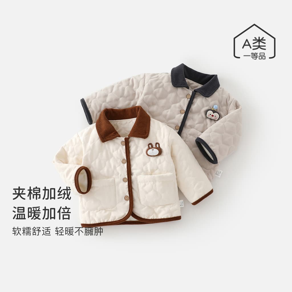 Top acolchoado com lapela para bebê