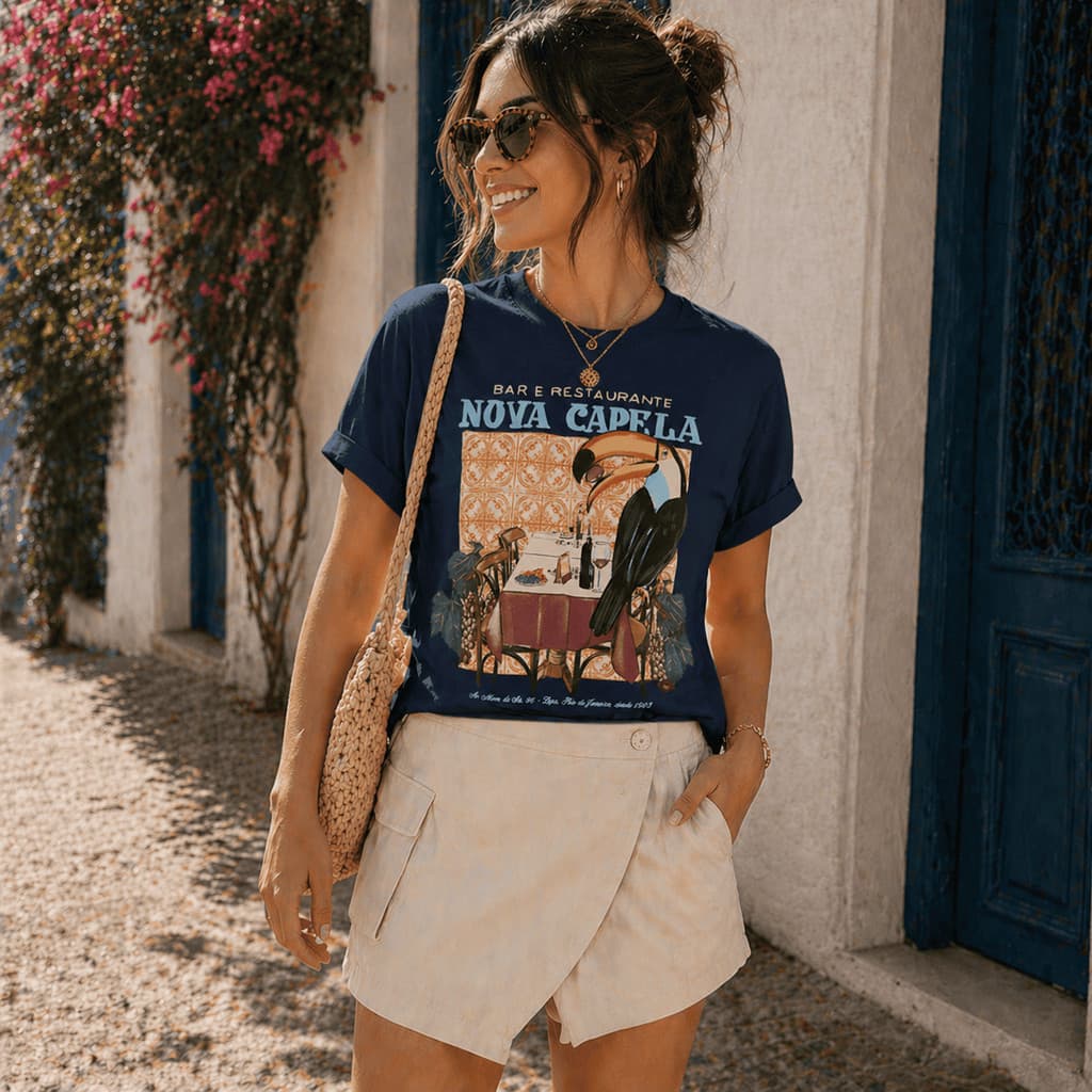 Camiseta Feminina Estampada Tucano Vintage Restaurante Nova Capela Estilo Casual Chic Moda Verão Look Urbano Fashion
