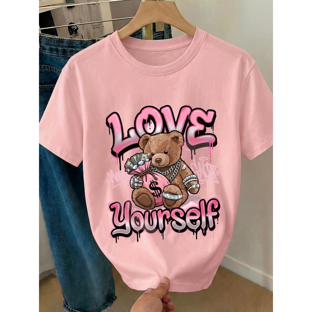 Camiseta Feminina 100%Algodão T-Shirt Estampado Urso com Dinheiro e Letras LOVE Estilosa Confortável