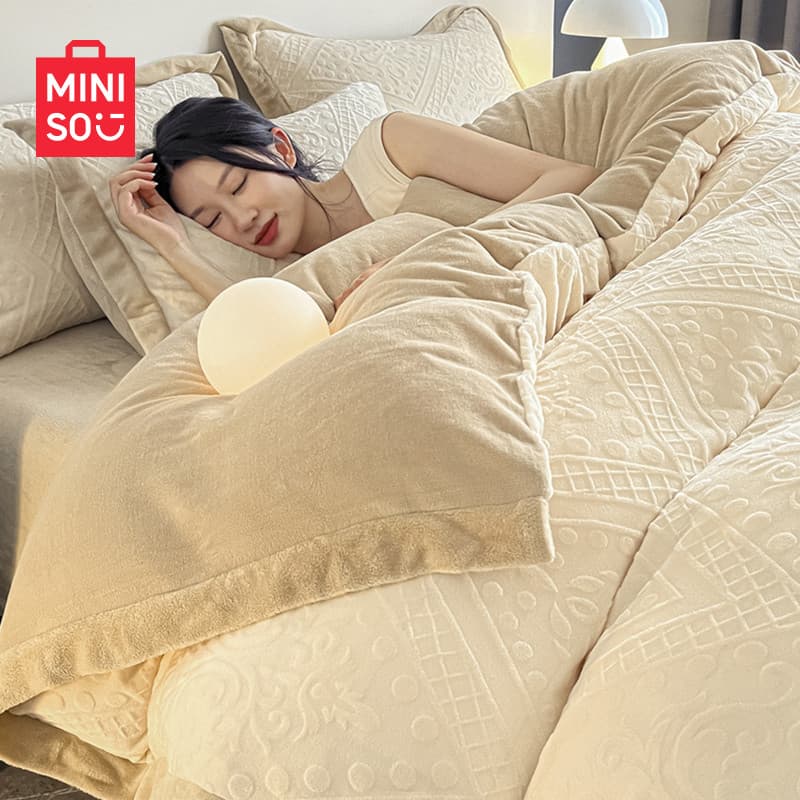 Produto famoso inverno conjunto de quatro peças leite velo mais velo Coral velo lençol colcha capa cama conjunto de três