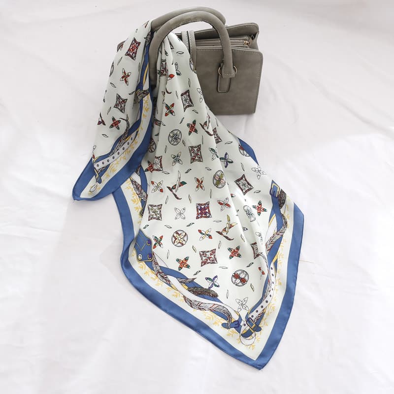 Lenço de seda fino de penas de quatro folhas feminino versão coreana All-Match turbante decorativo Casual jovem primaver