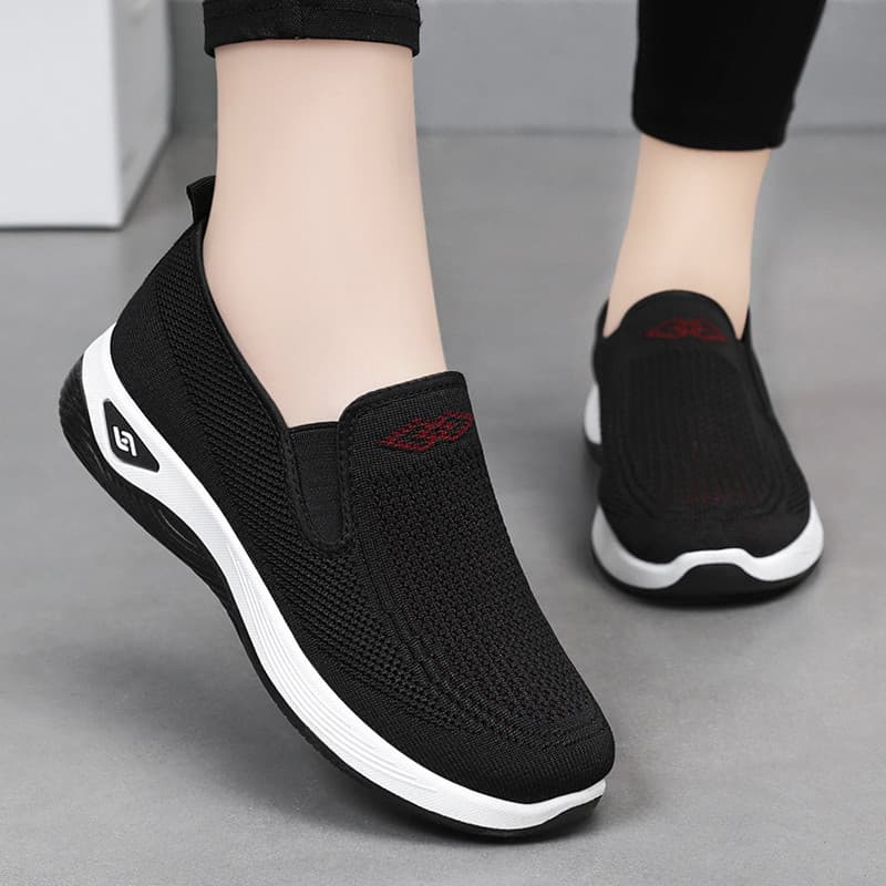 Sapatos de pano antigos de Pequim 2026 Primavera Outono Novo estilo tecido voador respirável leve e confortável sapatos