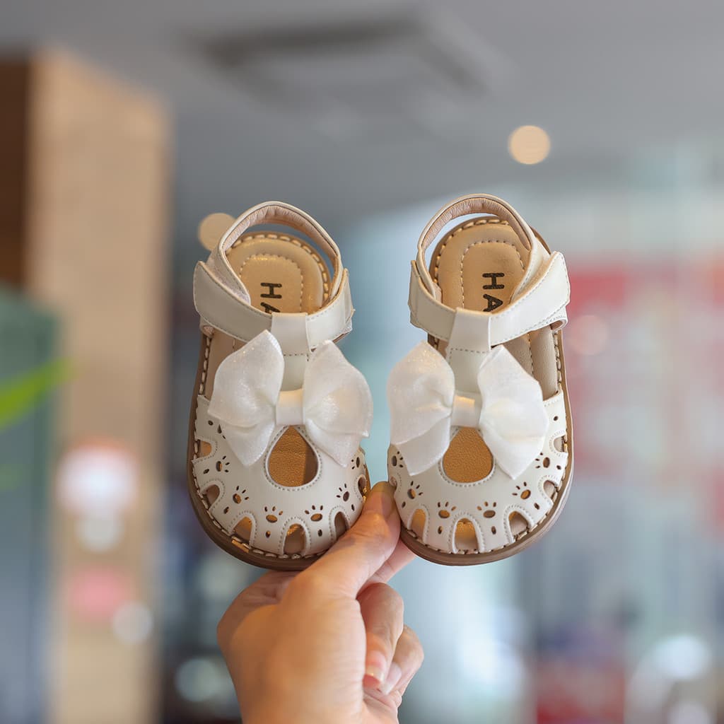 Feminino sandálias de bebê verão feminino crianças oco princesa sapatos 1 a 2 anos de idade sapatos de sola macia respir