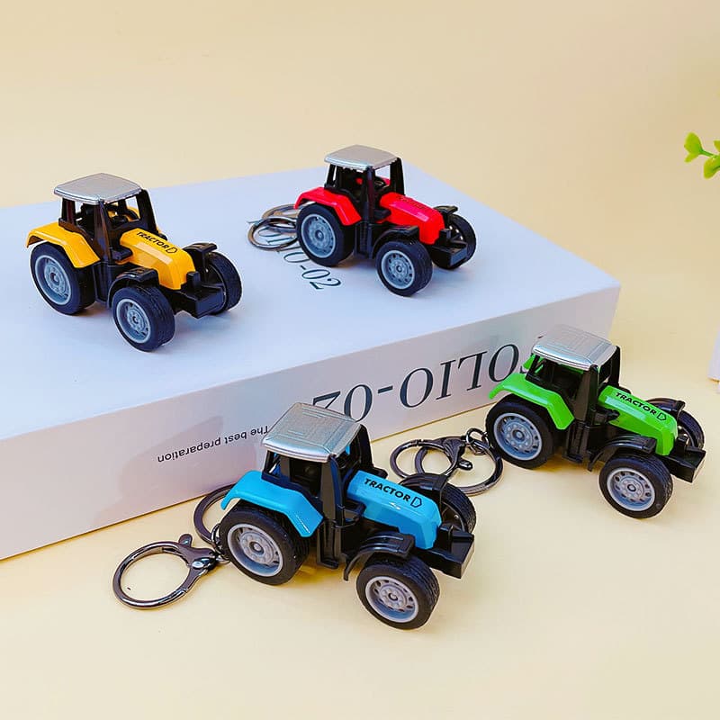 Criativo liga veículo agrícola brinquedo chaveiro pingente puxar para trás carro chaveiro saco pingente pequeno presente