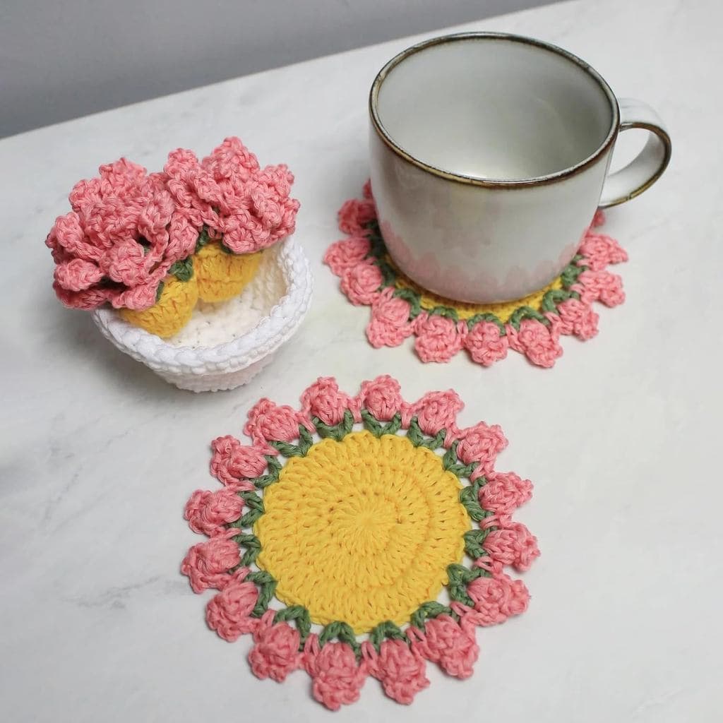Conjunto de 4 Porta-Copos Fofos, Porta-Copos Engraçados com Flores Rosas, Conjunto de Porta-Copos de Crochê para Bebidas
