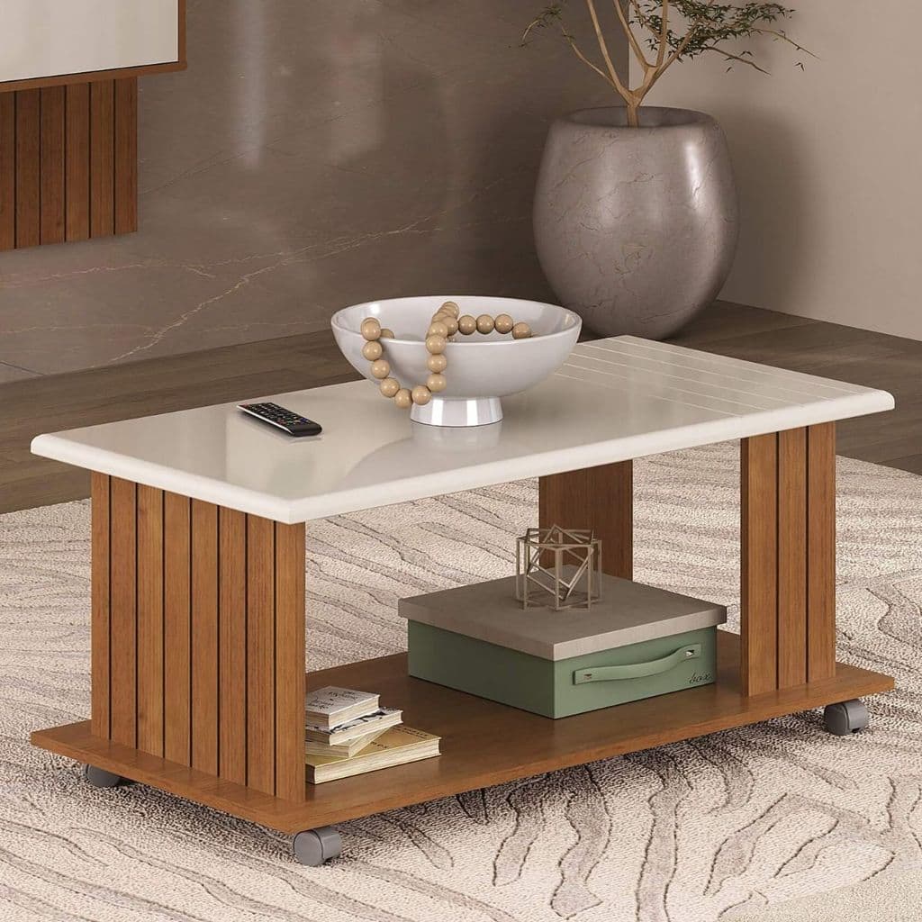 Mesa de Centro Mila Artely Detalhes Ripados e com Rodinhas